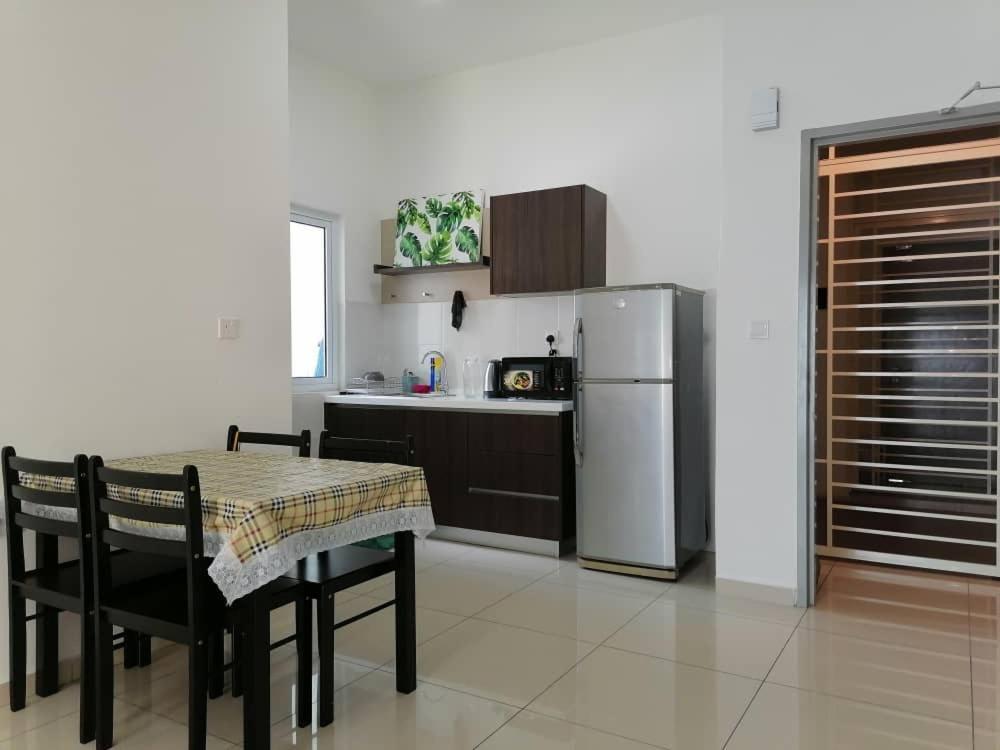 Mesahill Nilai 2 Room Condo - Fast Wifi, Amazing Pool & Tv Extérieur photo